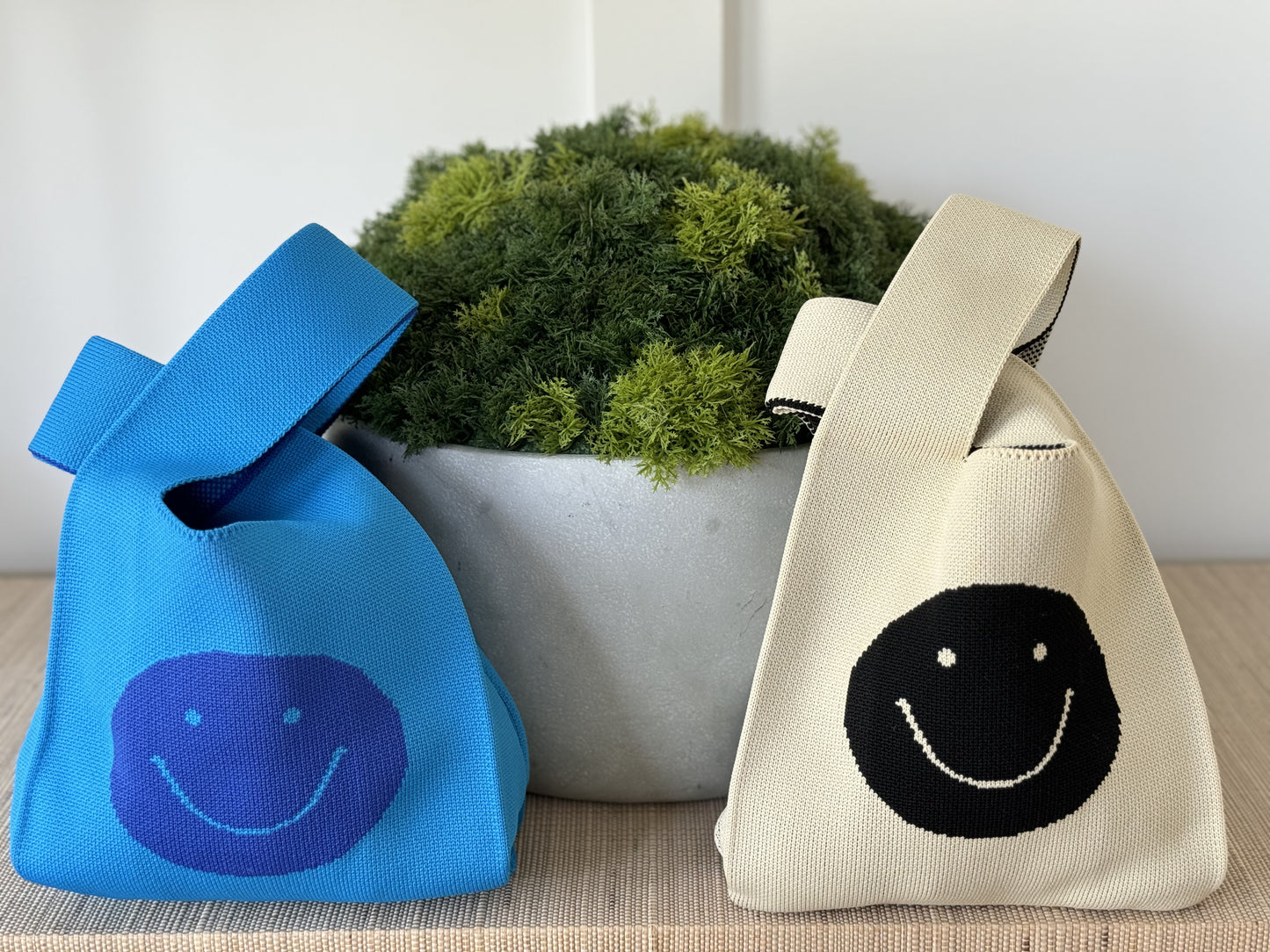 Smile knit essential tote